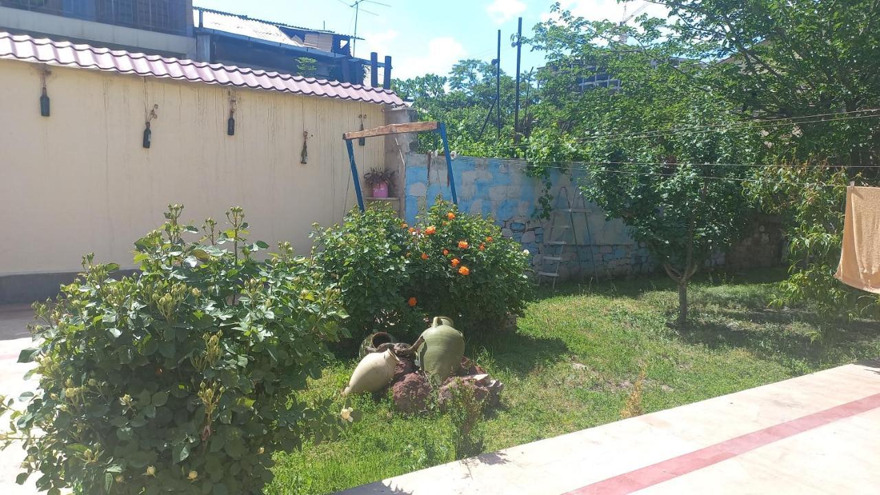 Bonjour Guest House Erivan Exterior foto