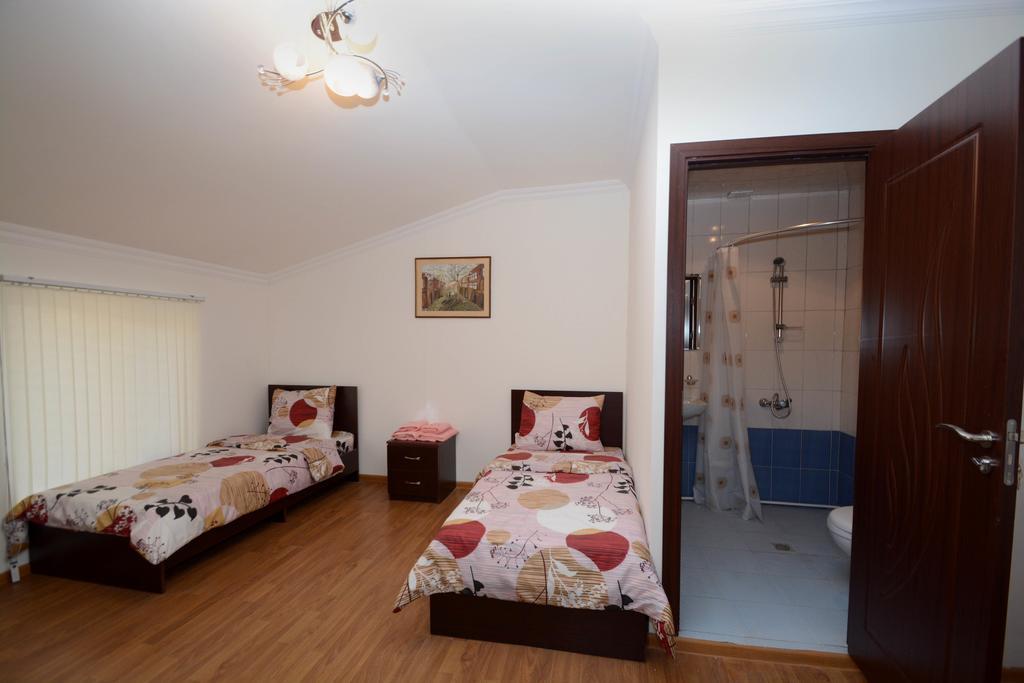 Bonjour Guest House Erivan Exterior foto