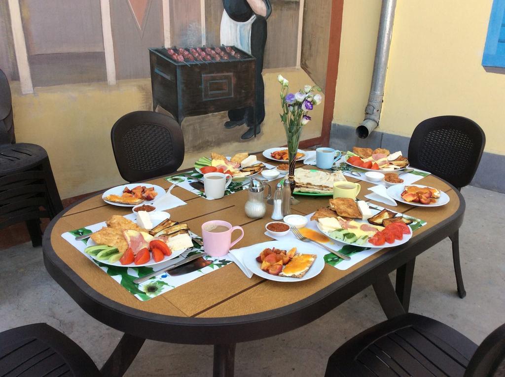 Bonjour Guest House Erivan Exterior foto