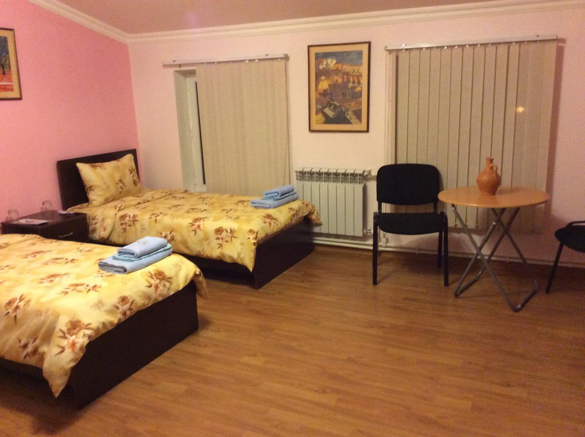 Bonjour Guest House Erivan Exterior foto