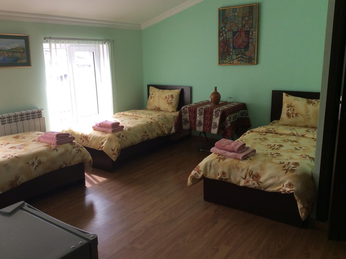 Bonjour Guest House Erivan Exterior foto