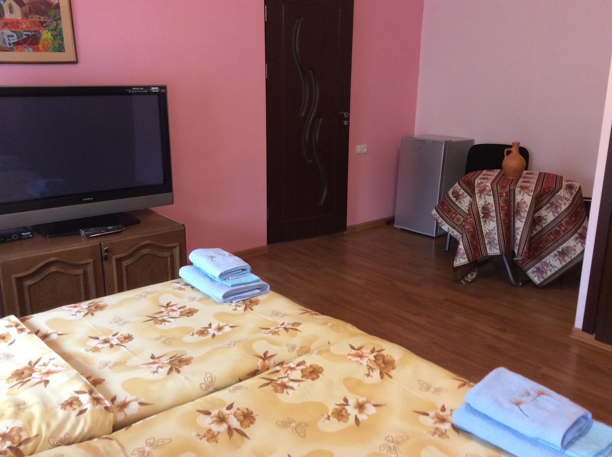 Bonjour Guest House Erivan Exterior foto